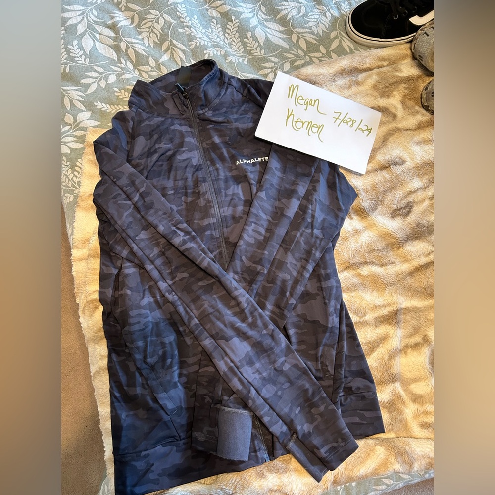 Men’s Alphalete large zip up